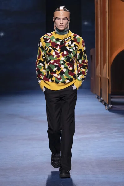 Look 14